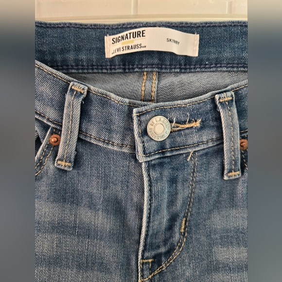 NWT Girls Signature Levi Strauss skinny jeans size 10 - Picture 3 of 6